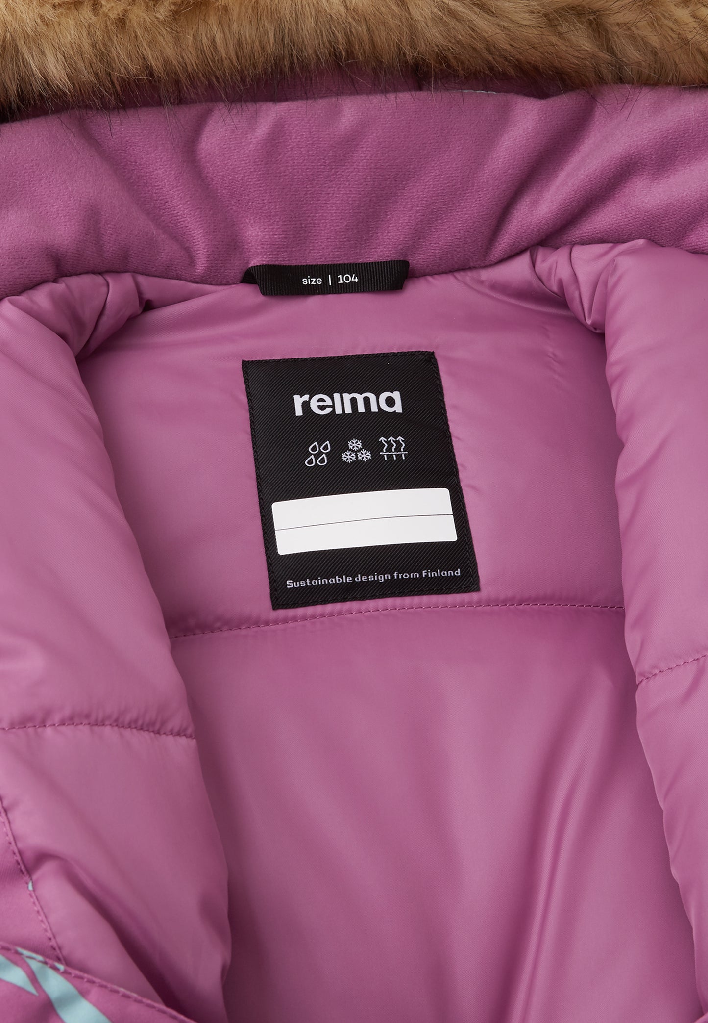 REIMA TEC+ Winteroverall/Skianzug <br>Kipina <br>Gr. 104, 116, 128<br>extra robuster Po-Bereich <br>Taille regulierbar<br> Beinende mit Druckknopf erweiterbar<br> Kunstpelz abnehmbar <br>abnehmbare Fuss-Schlaufen<br> extra warm<br> WS 12'000 mm