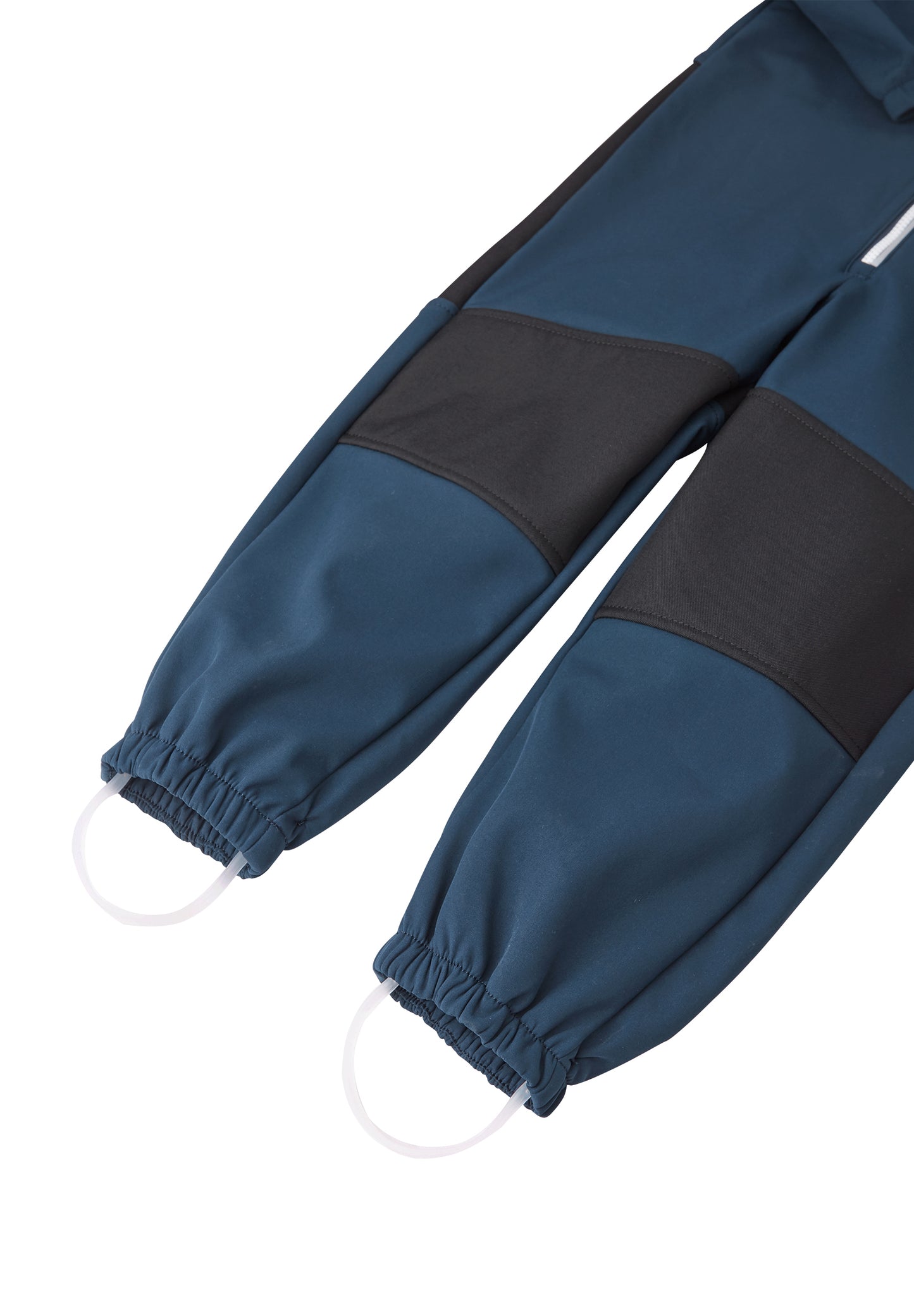 REIMA gefütterter Softshell-Overall<br> Nurmes<br>Waldspielgruppe, Outdoor, KiTa<br> Gr. 104, 110, 116, 122, 128<br> innen weiches Fleece, aussen Softshell<br> Bein- und Po extra strapazierfähig<br> abnehmbare Fussgummi<br> WS 10'000 mm