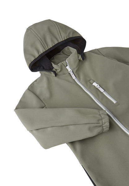 REIMA gefütterter Softshell-Overall<br> Nurmes<br>Waldspielgruppe, Outdoor, KiTa<br> Gr. 104, 110, 116, 122, 128<br> innen weiches Fleece, aussen Softshell<br> Bein- und Po extra strapazierfähig<br> abnehmbare Fussgummi<br> WS 10'000 mm