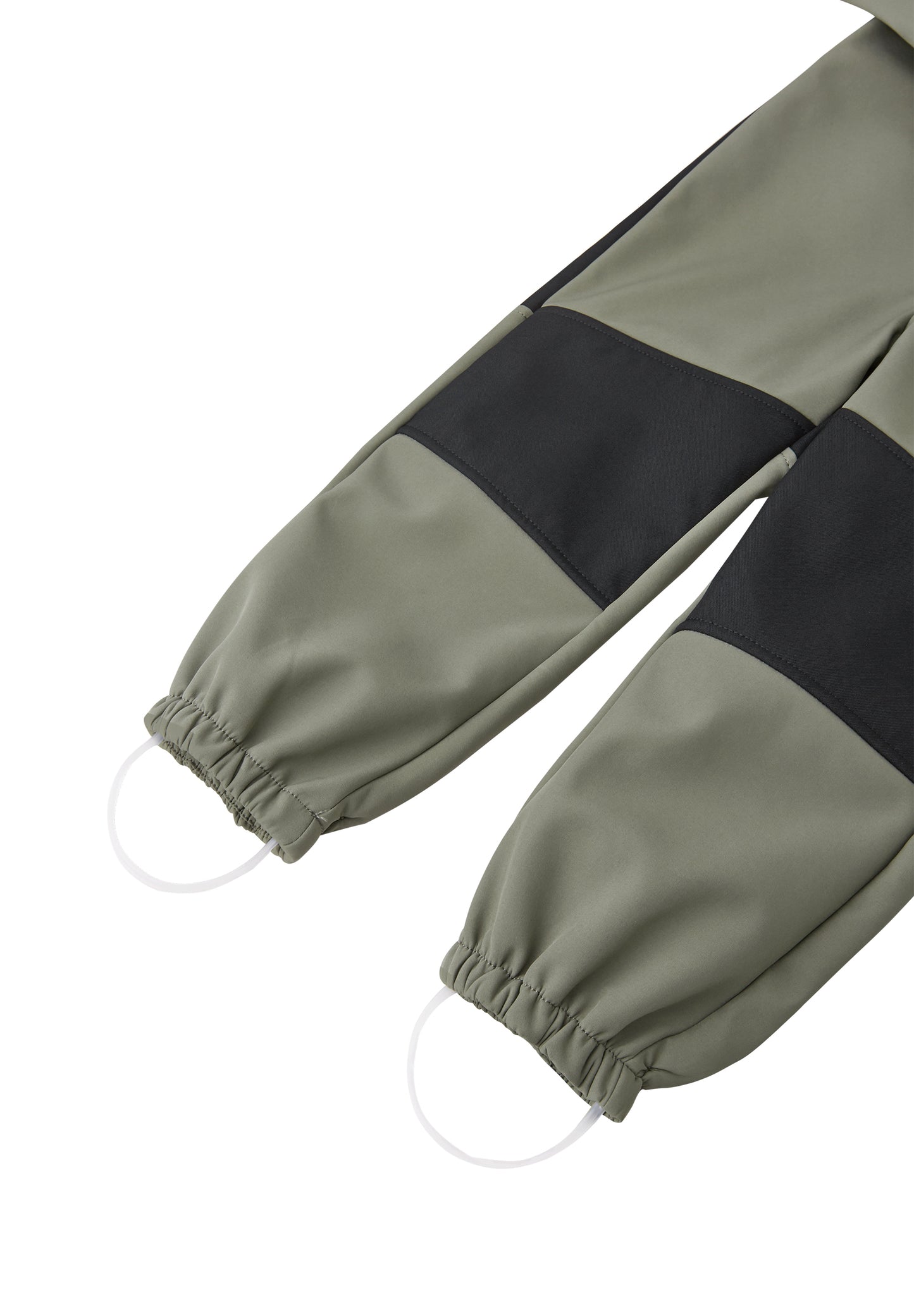 REIMA gefütterter Softshell-Overall<br> Nurmes<br>Waldspielgruppe, Outdoor, KiTa<br> Gr. 104, 110, 116, 122, 128<br> innen weiches Fleece, aussen Softshell<br> Bein- und Po extra strapazierfähig<br> abnehmbare Fussgummi<br> WS 10'000 mm